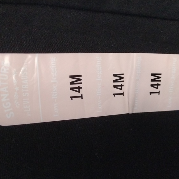 Signature Levi Strauss stretch low rise leggings size 14m color black new with t - Picture 4 of 6